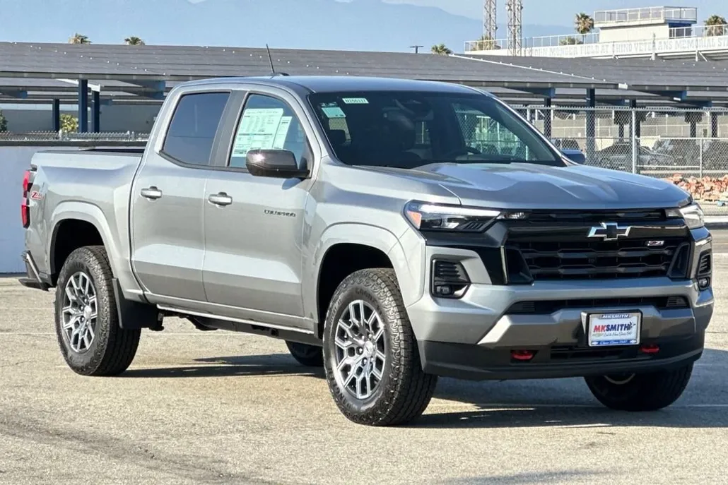 2025 Chevrolet Colorado Z71 photo 1