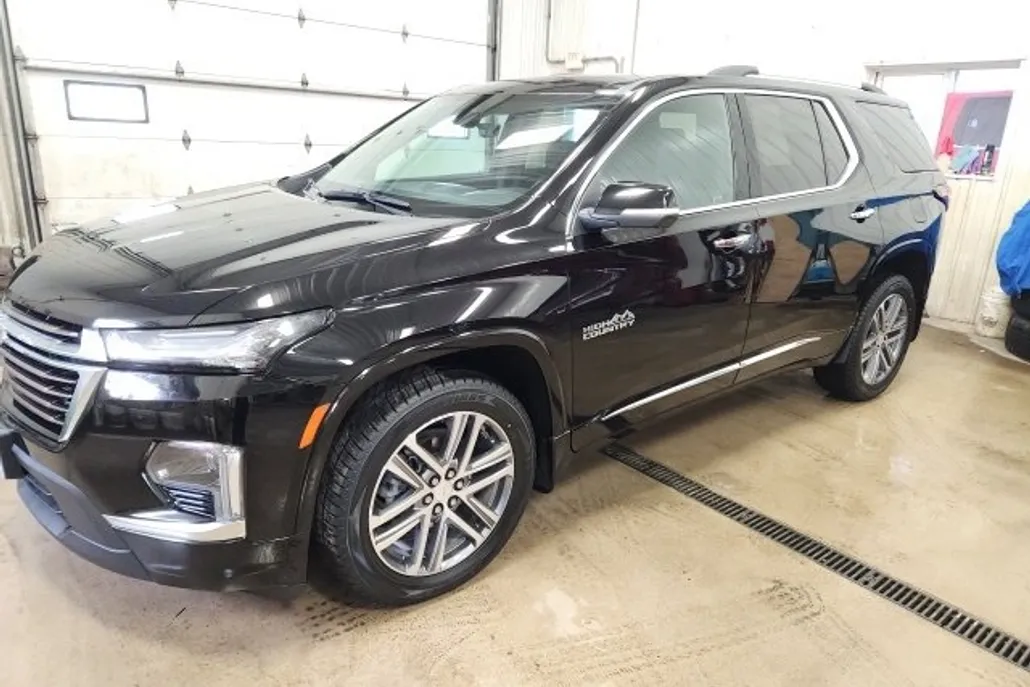 2023 Chevrolet Traverse High Country photo 1