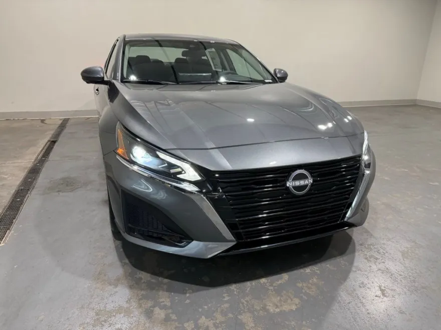 2025 Nissan Altima SL photo 1
