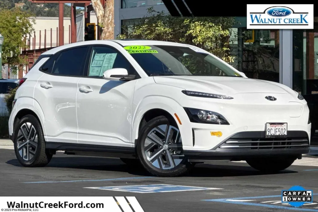 2022 Hyundai Kona SEL photo 1