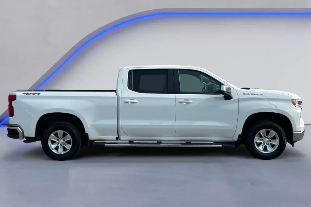 2024 Chevrolet Silverado 1500 LT photo 1