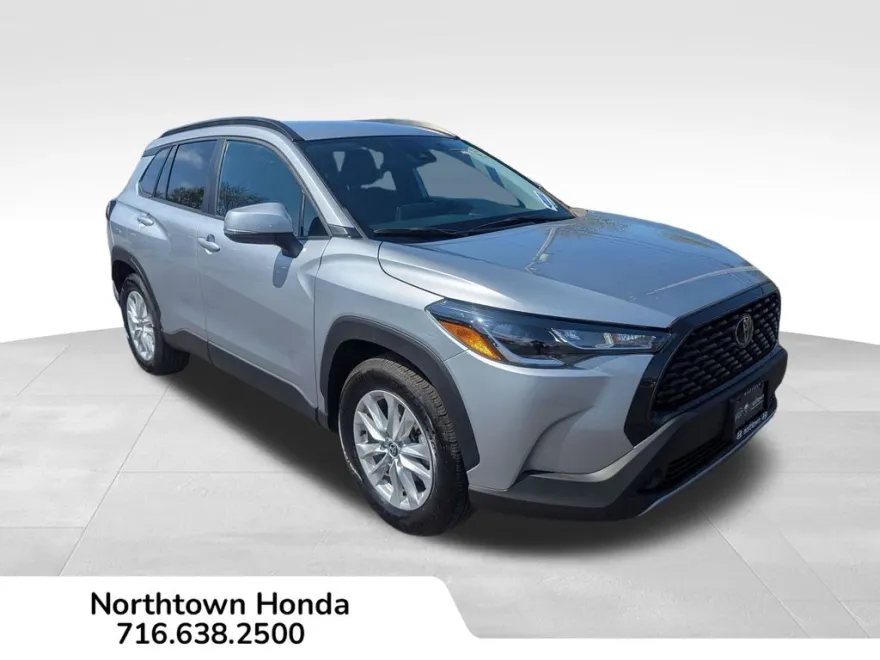 2022 Toyota Corolla Cross LE photo 1