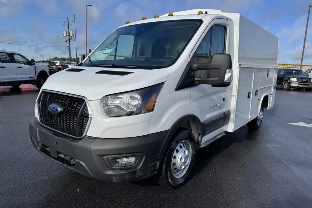 2024 Ford Transit Cutaway photo 1