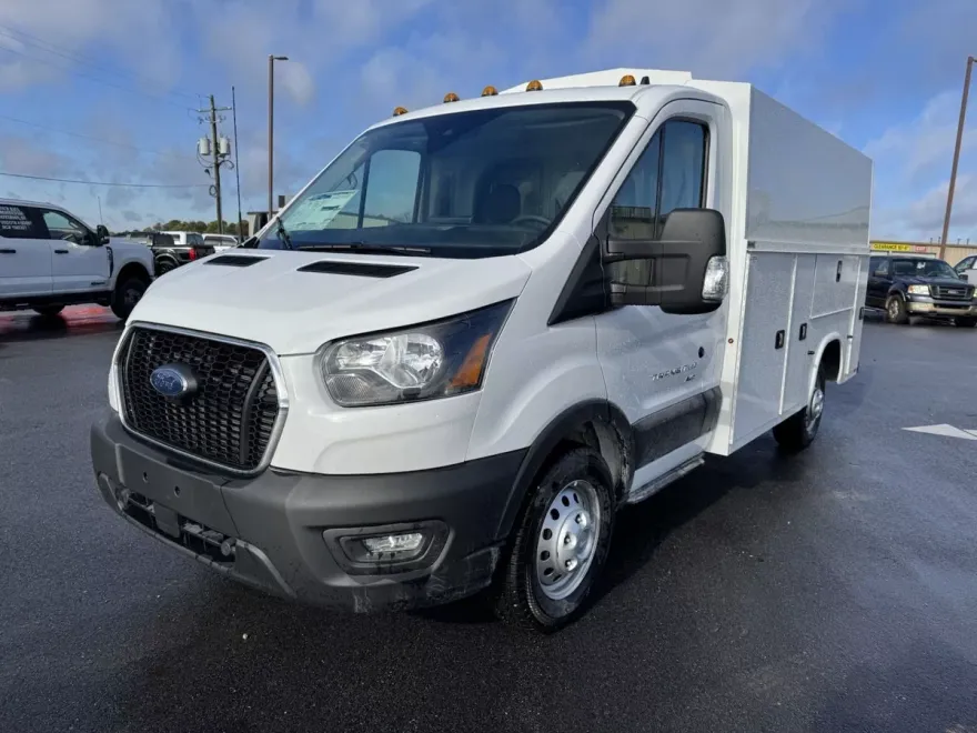 2024 Ford Transit Cutaway photo 1