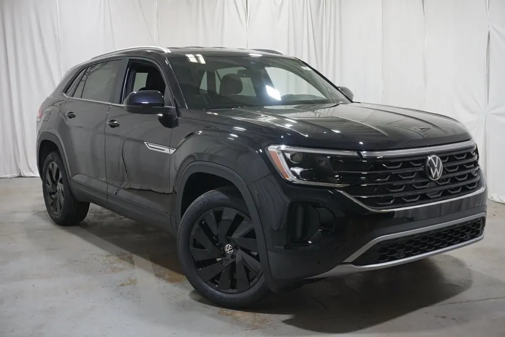 2025 Volkswagen Atlas Cross Sport SE Technology photo 1