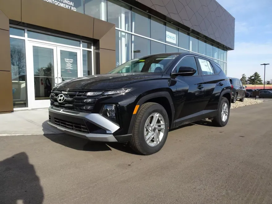 2025 Hyundai Tucson SE photo 1
