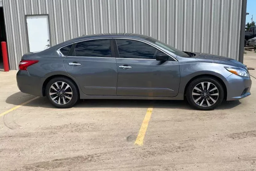 2016 Nissan Altima 2.5 photo 1