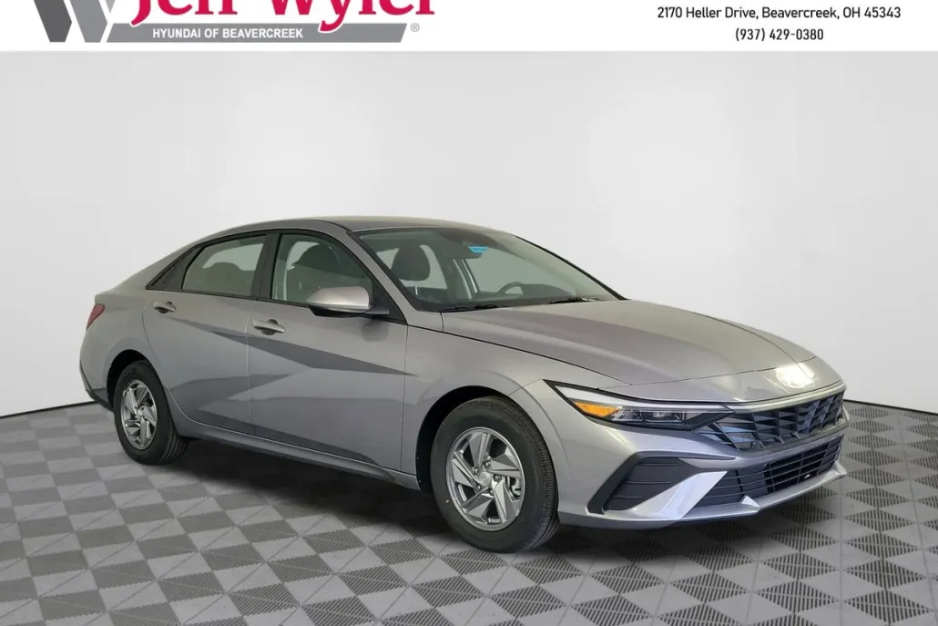 2025 Hyundai Elantra SE photo 1
