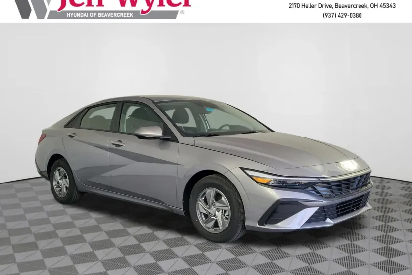 2025 Hyundai Elantra SE photo 1