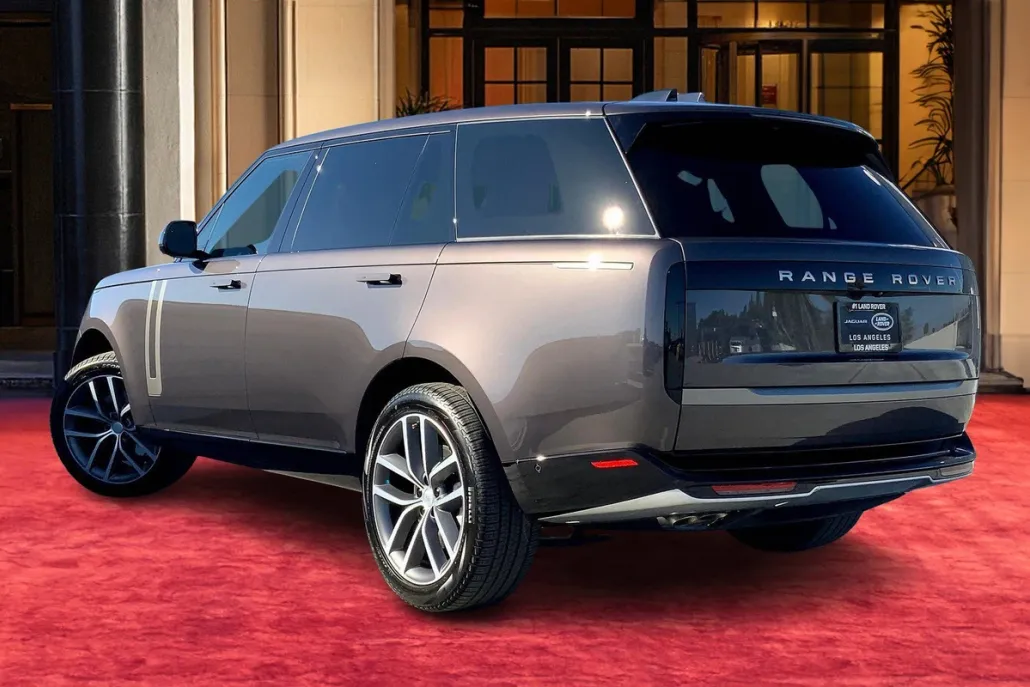 2025 Land Rover Range Rover SE photo 1