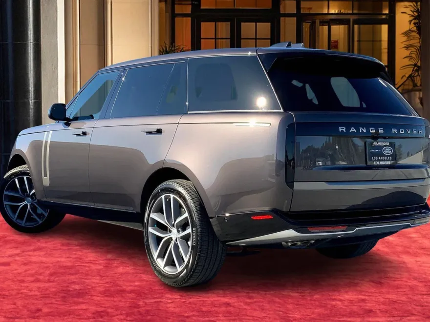 2025 Land Rover Range Rover SE photo 1