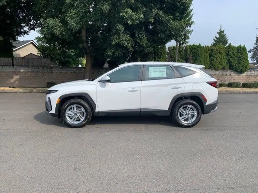 2025 Hyundai Tucson SE photo 1