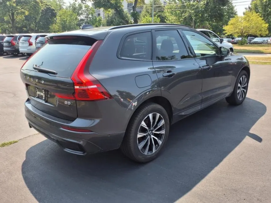 2023 Volvo XC60 B5 Plus photo 1