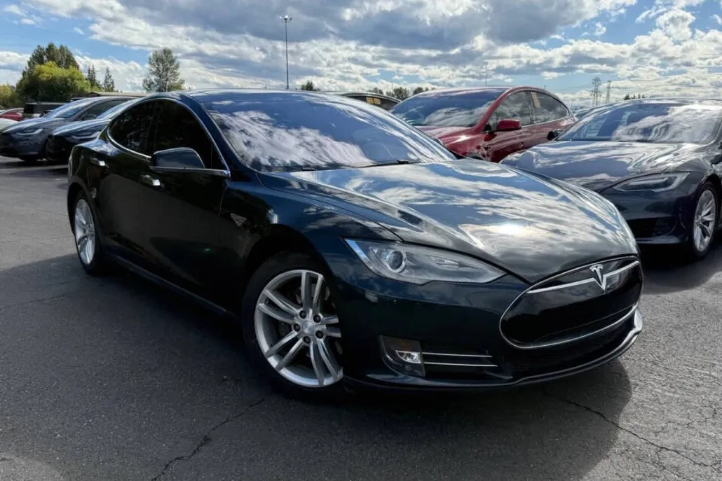 2013 Tesla Model S Performance photo 1