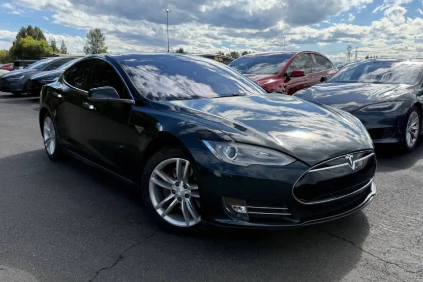 2013 Tesla Model S Performance photo 1