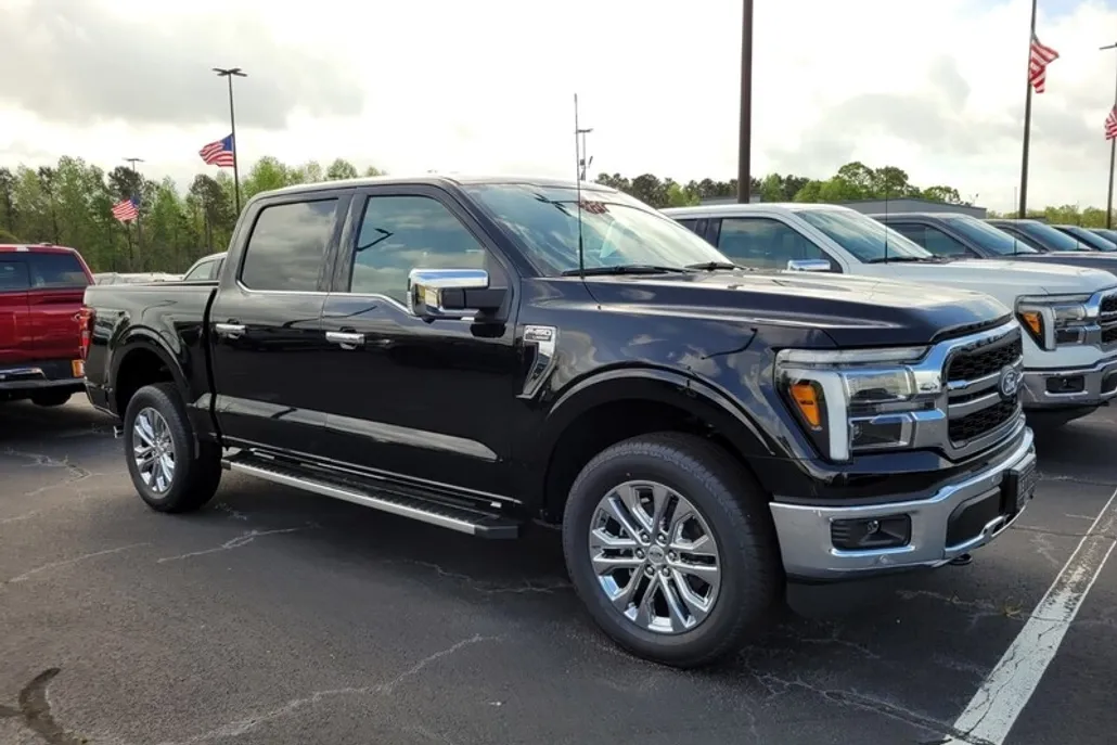 2025 Ford F-150 Lariat photo 1