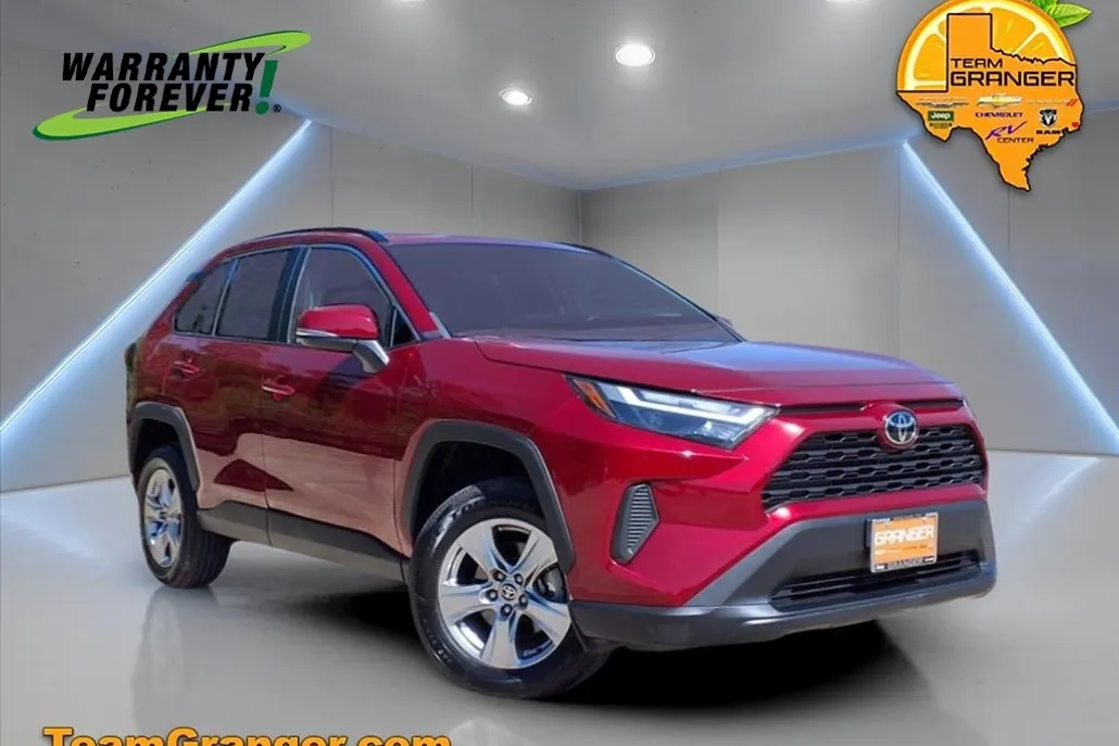 2023 Toyota RAV4 XLE photo 1