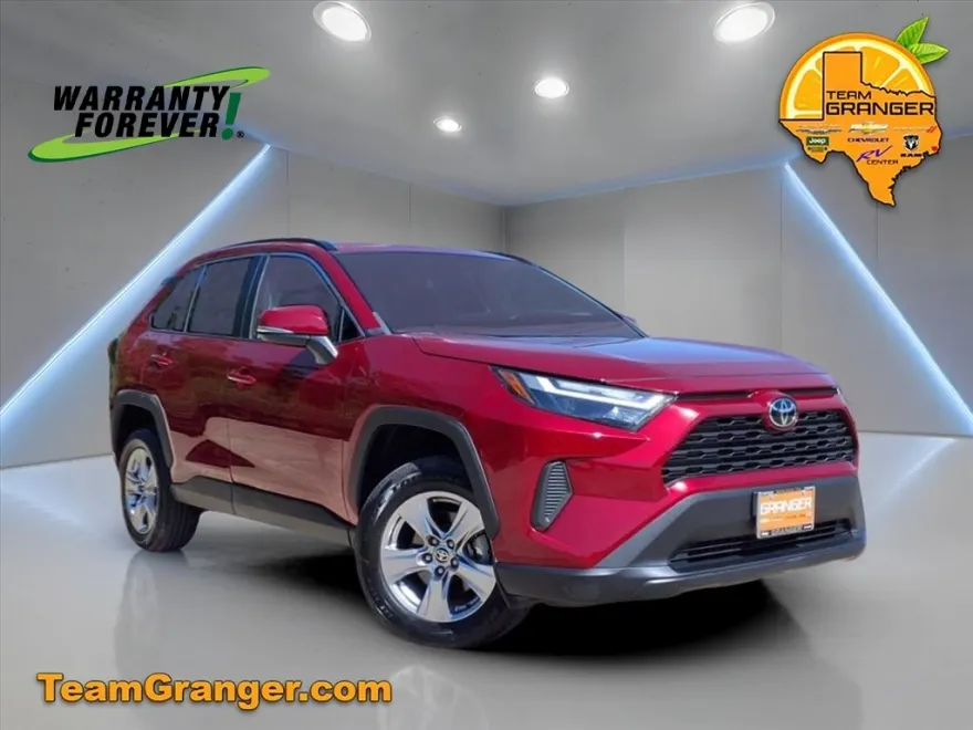 2023 Toyota RAV4 XLE photo 1