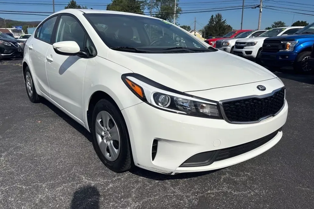 2018 Kia Forte LX Base photo 1