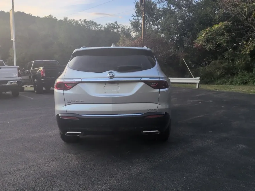 2022 Buick Enclave Essence photo 1