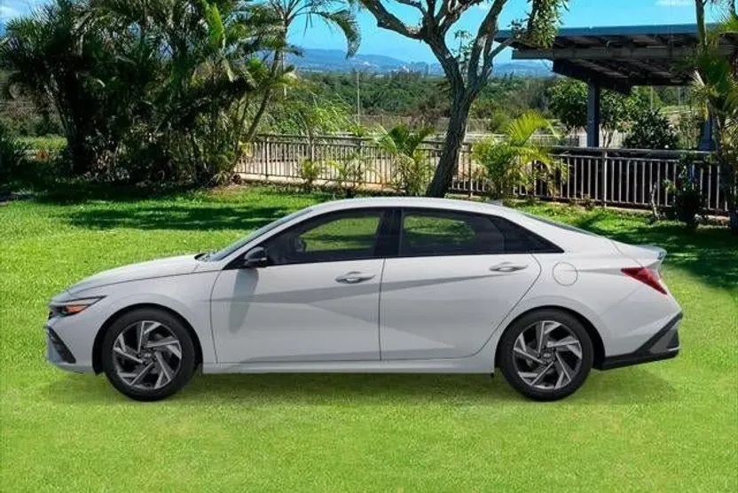 2025 Hyundai Elantra SEL Sport photo 1