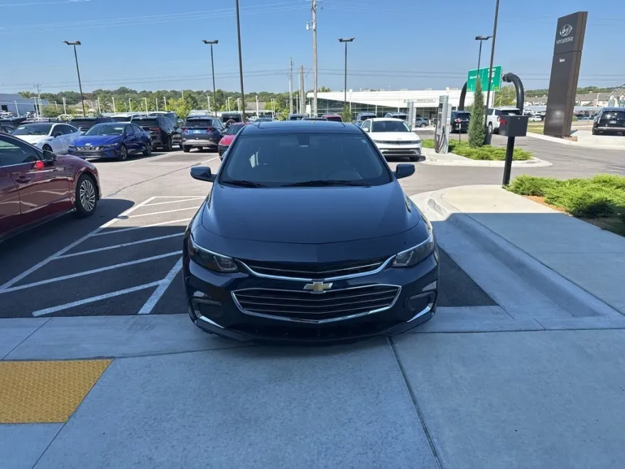 2018 Chevrolet Malibu 1LT photo 1