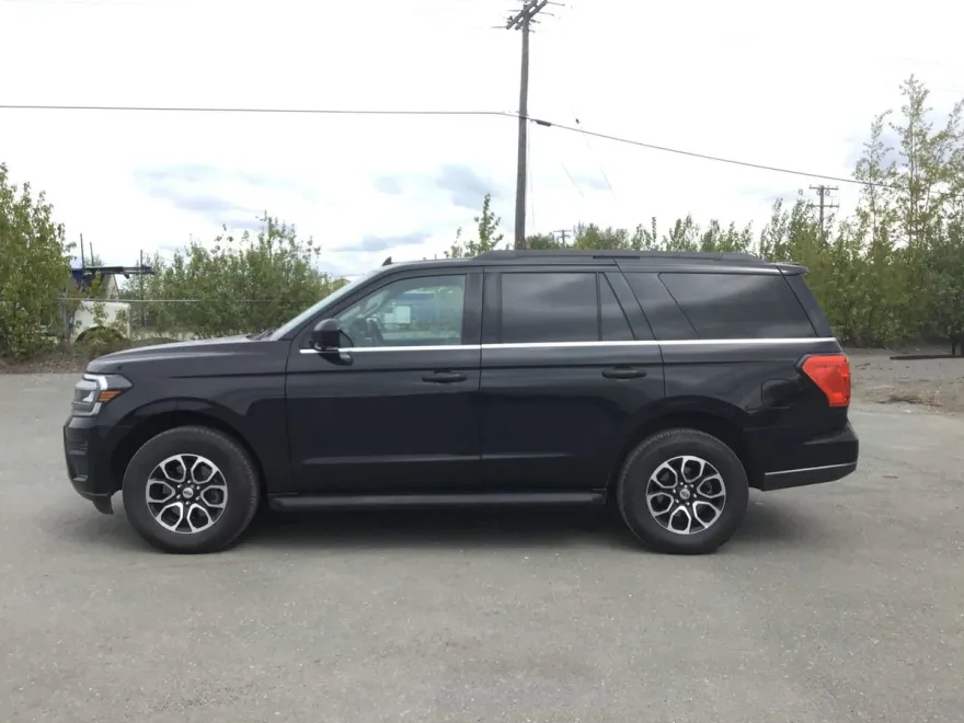 2024 Ford Expedition XLT photo 1
