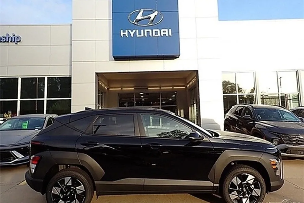 2025 Hyundai Kona SEL photo 1