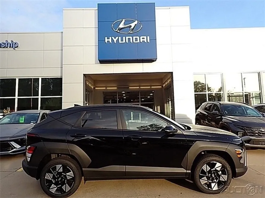 2025 Hyundai Kona SEL photo 1