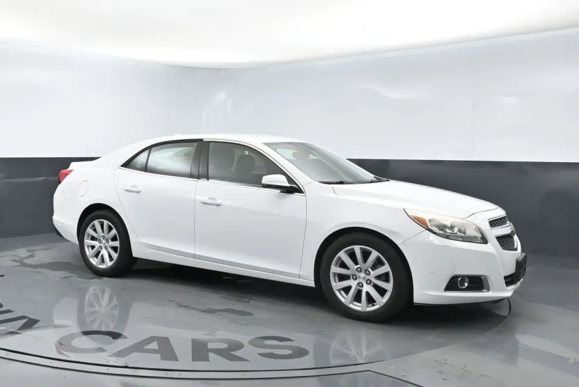 2013 Chevrolet Malibu 2LT photo 1
