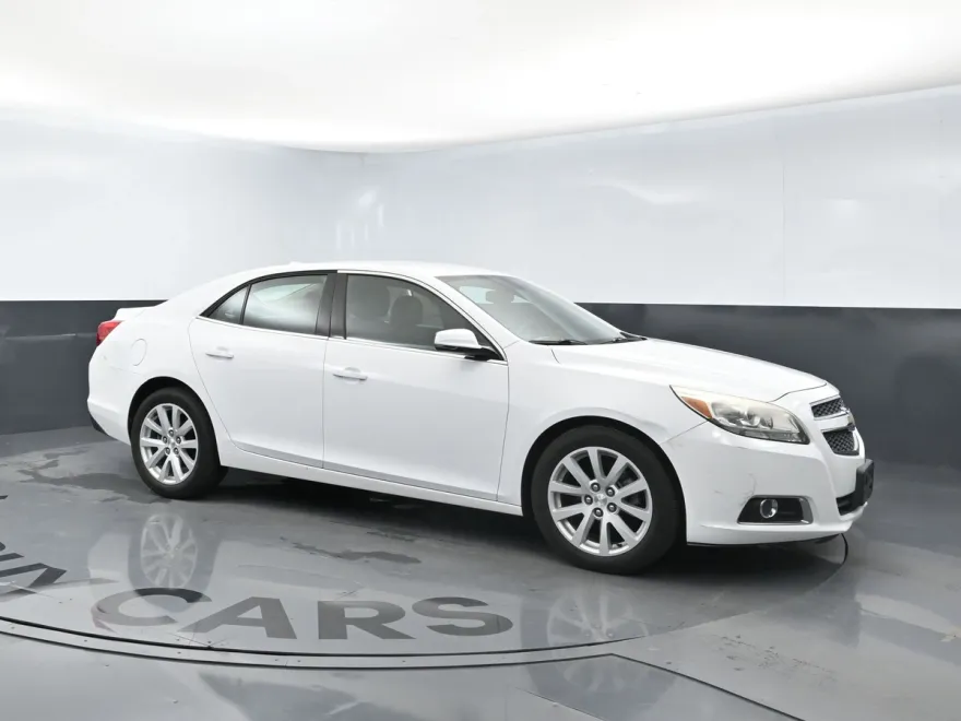 2013 Chevrolet Malibu 2LT photo 1