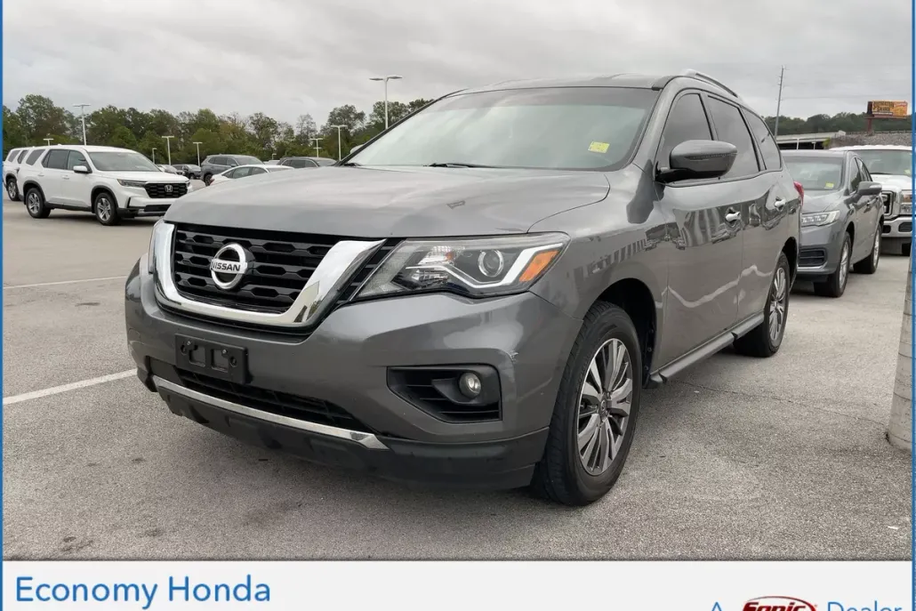 2019 Nissan Pathfinder SV photo 1