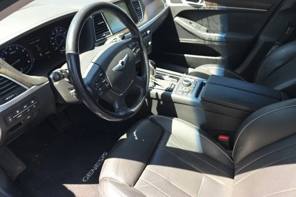 2016 Hyundai Genesis 3.8 photo 1