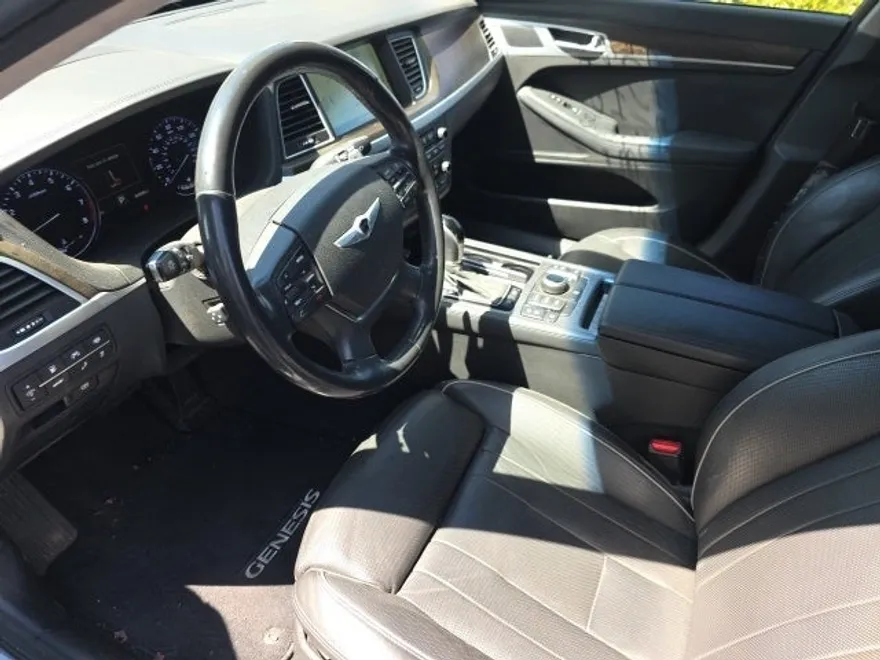 2016 Hyundai Genesis 3.8 photo 1