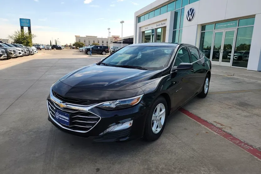2024 Chevrolet Malibu 1LT photo 1