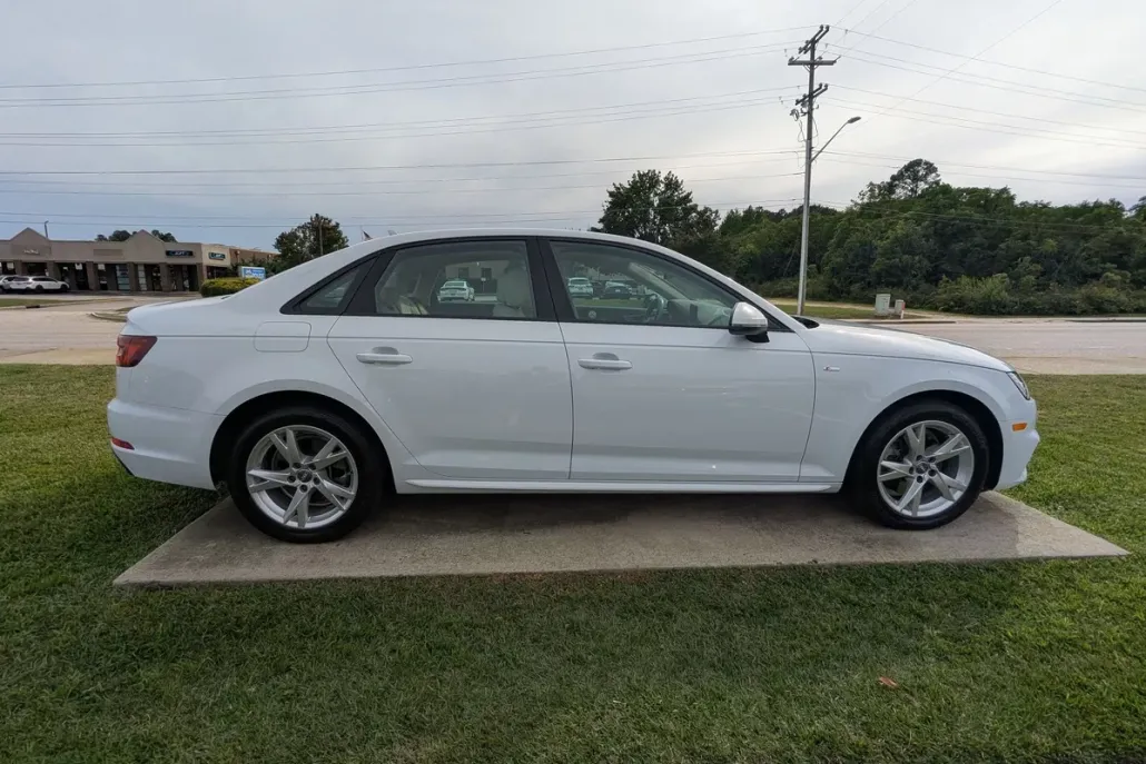 2018 Audi A4 TFSI Ultra Premium S line photo 1
