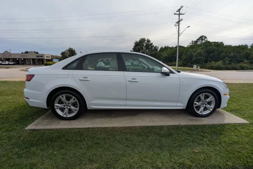 2018 Audi A4 TFSI Ultra Premium S line photo 1