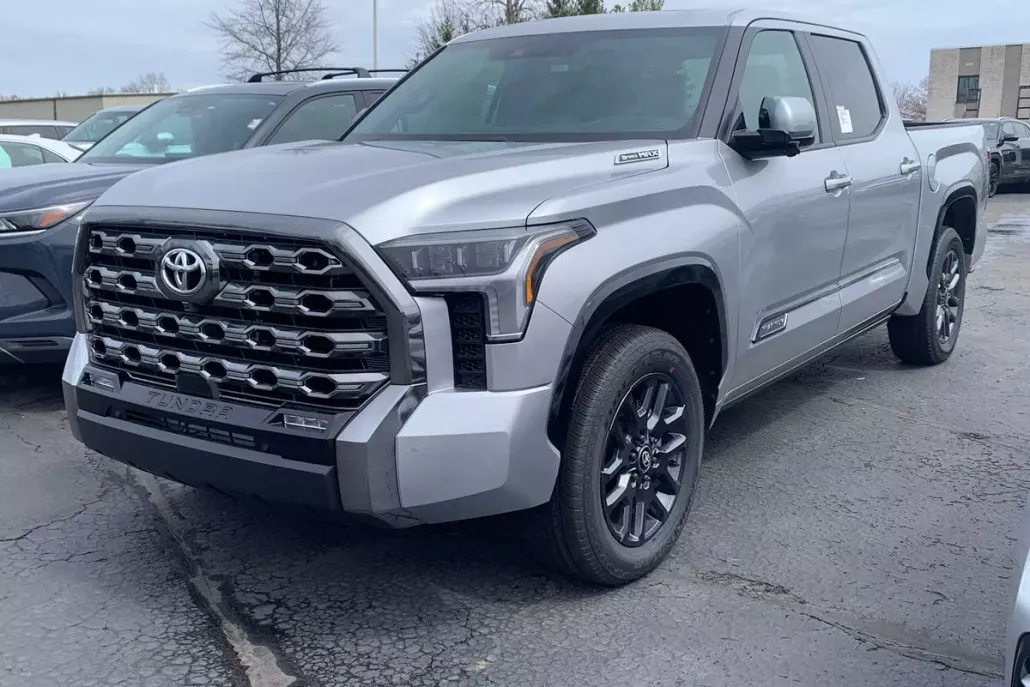 2025 Toyota Tundra Platinum photo 1