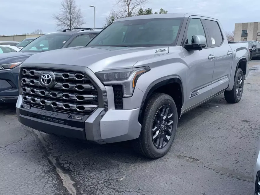 2025 Toyota Tundra Platinum photo 1