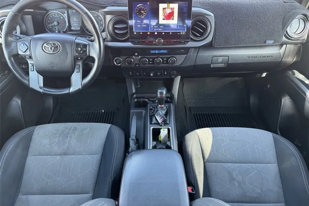 2021 Toyota Tacoma TRD Off-Road V6 photo 1