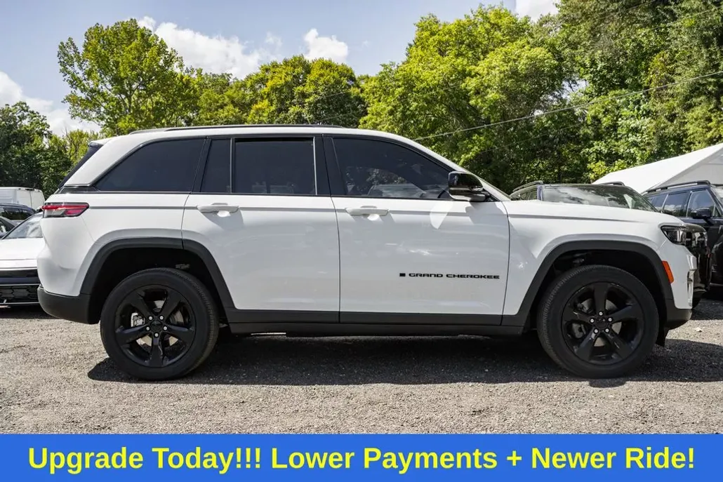 2022 Jeep Grand Cherokee Altitude photo 1