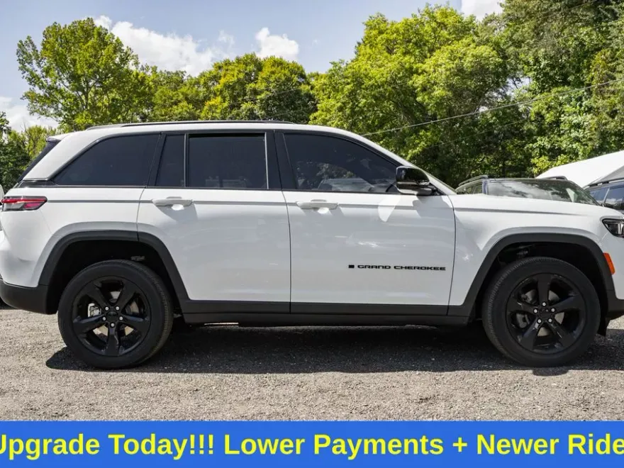 2022 Jeep Grand Cherokee Altitude photo 1