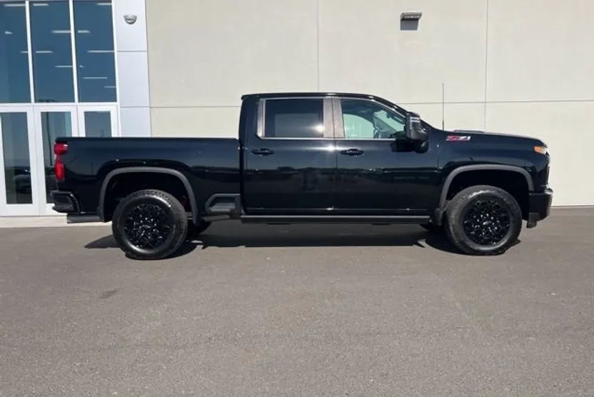 2022 Chevrolet Silverado 2500HD LTZ photo 1