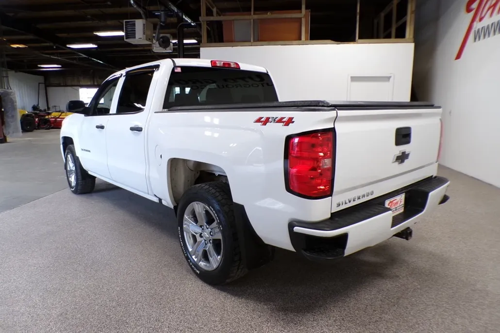 2018 Chevrolet Silverado 1500 Custom photo 1