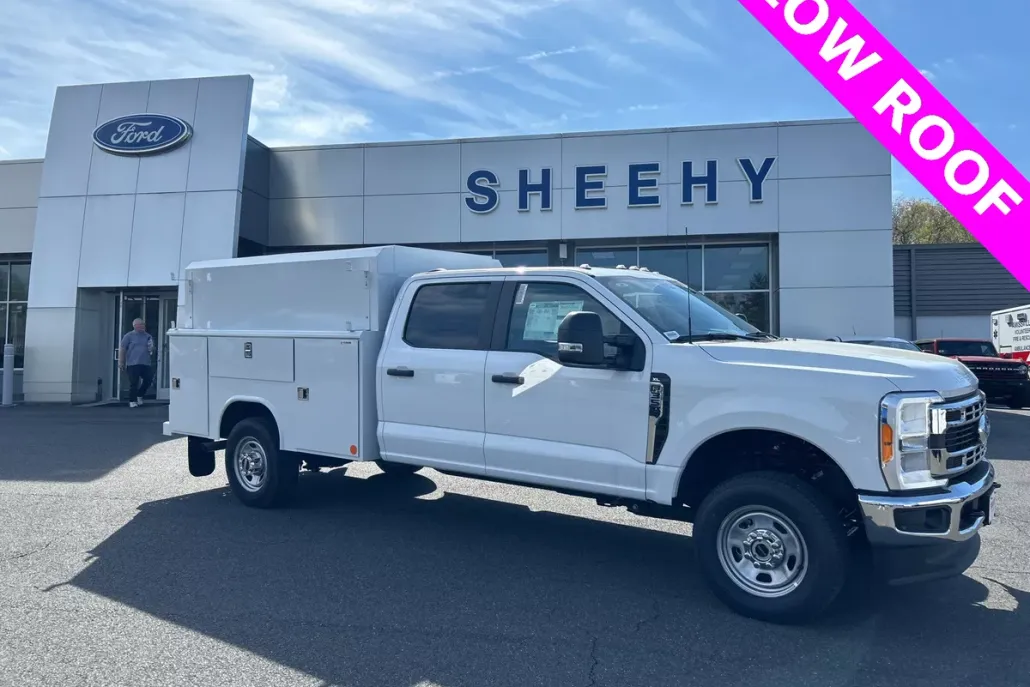 2023 Ford F-350 photo 1