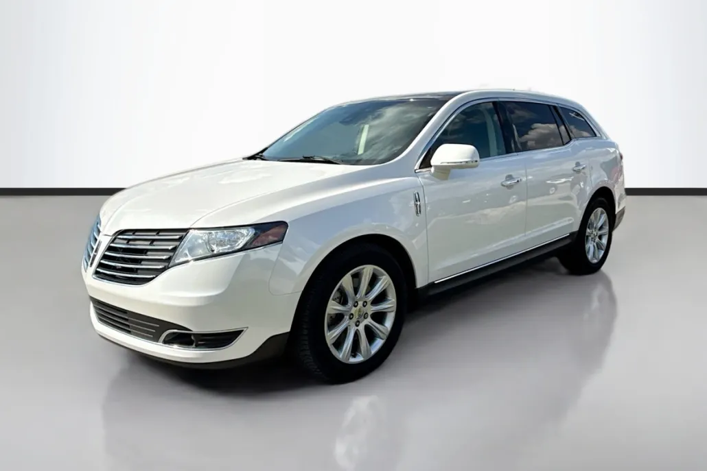 2018 Lincoln MKT Reserve photo 1