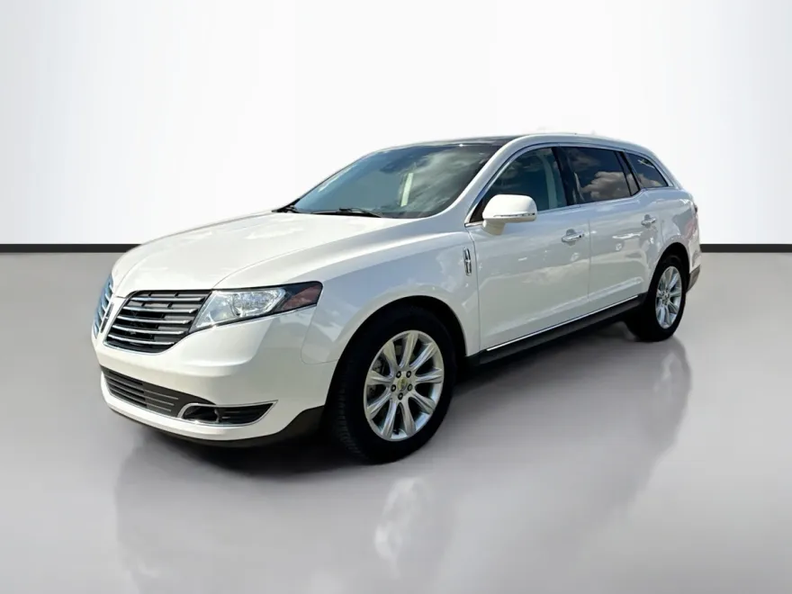2018 Lincoln MKT Reserve photo 1