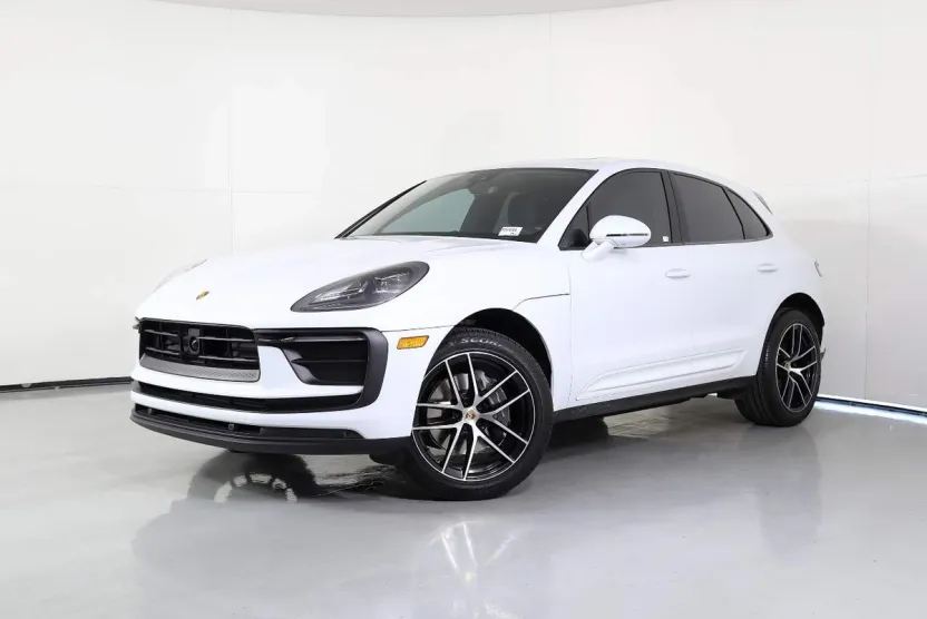 2024 Porsche Macan photo 1