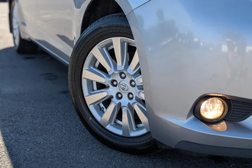2017 Toyota Sienna Limited photo 1