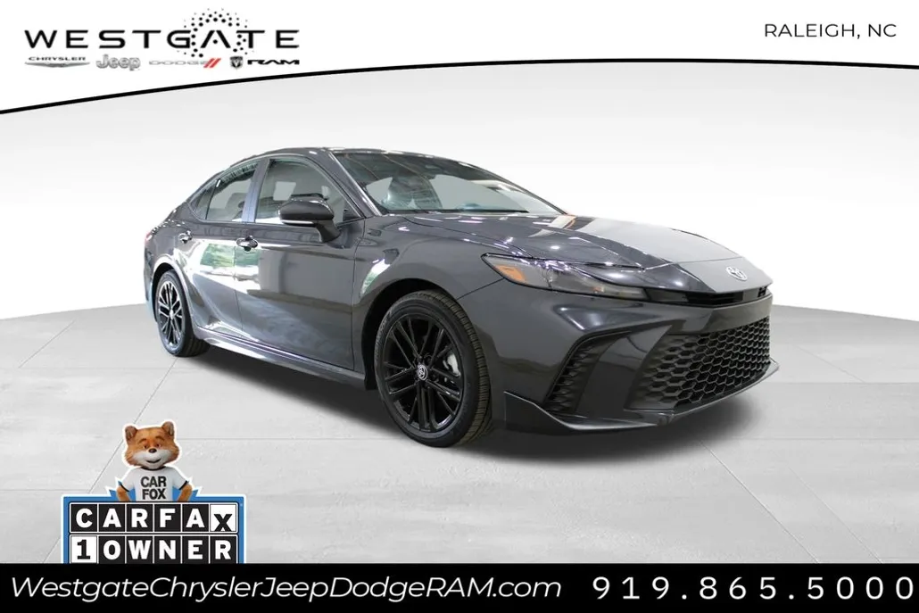 2025 Toyota Camry SE photo 1
